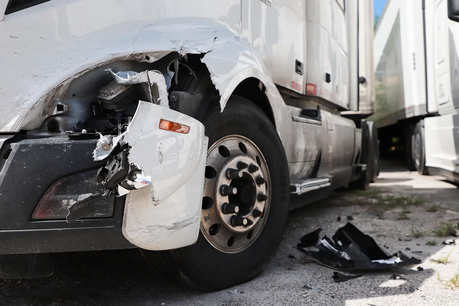 Trucking accident in Orlando on Country Road